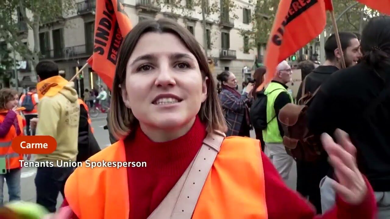 Manifestantes en Barcelona exigen vivienda asequible