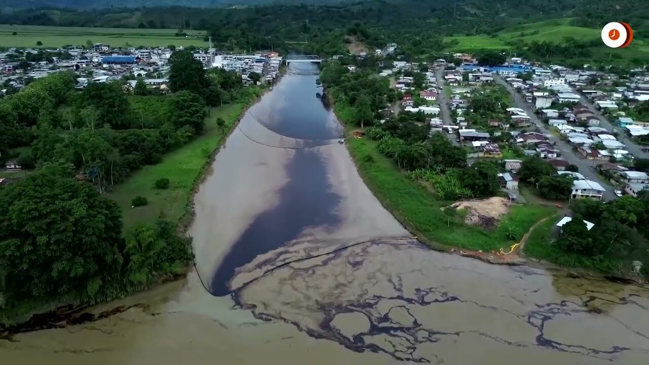 A los ecuatorianos les preocupa que derrame de petróleo en un río afecte su salud y sus cultivos